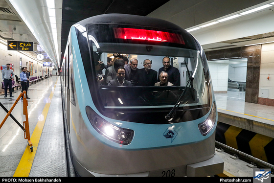 بازدید استاندار از قطار شهری- عکاس: محسن بخشنده/ شهرآرا