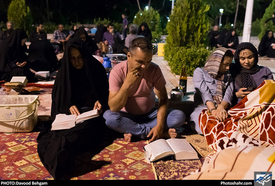 احیاء شب بیست و یکم در بهشت رضا (ع) / عکس: داوود بهگام / شهرآرا