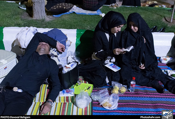 احیاء شب بیست و یکم در بهشت رضا (ع) / عکس: داوود بهگام / شهرآرا