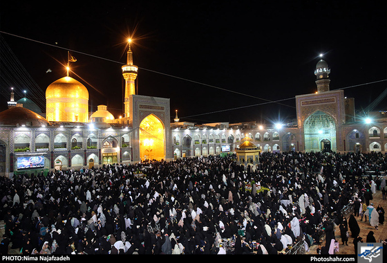 مراسم احیاء شب بیست ویکم ماه رمضان در حرم مطهر رضوی / عکس: نیما نجف زاده / شهرآرا