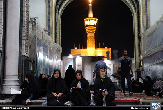 مراسم احیاء شب بیست ویکم ماه رمضان در حرم مطهر رضوی / عکس: نیما نجف زاده / شهرآرا