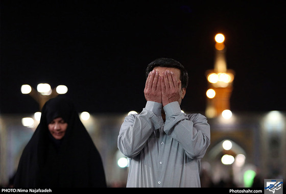 مراسم احیاء شب بیست ویکم ماه رمضان در حرم مطهر رضوی / عکس: نیما نجف زاده / شهرآرا