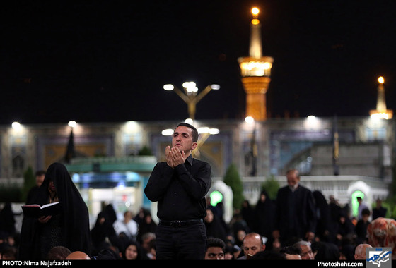 مراسم احیاء شب بیست ویکم ماه رمضان در حرم مطهر رضوی / عکس: نیما نجف زاده / شهرآرا