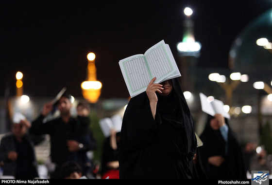 مراسم احیاء شب بیست ویکم ماه رمضان در حرم مطهر رضوی / عکس: نیما نجف زاده / شهرآرا