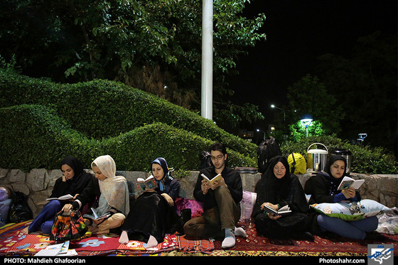 احیاء شب بیست و سوم ماه مبارک رمضان در بوستان کوهسنگی / عکس: مهدیه غفوریان / شهرآرا