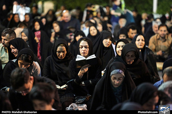 احیاء شب بیست و سوم ماه مبارک رمضان در بوستان کوهسنگی / عکس: مهدیه غفوریان / شهرآرا