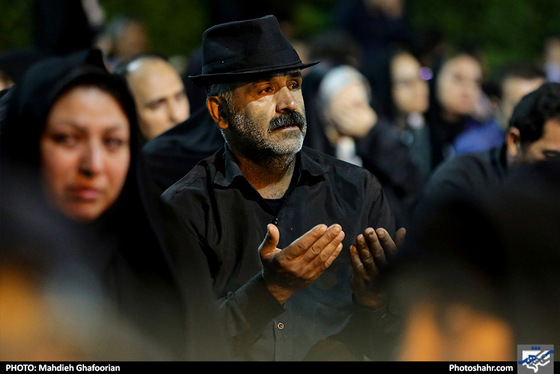 احیاء شب بیست و سوم ماه مبارک رمضان در بوستان کوهسنگی / عکس: مهدیه غفوریان / شهرآرا