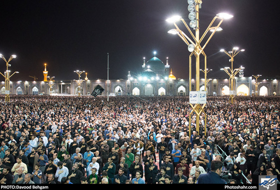  احیاء شب بیست وسوم ماه رمضان در حرم مطهر رضوی / عکس: داوود بهگام / شهرآرا
