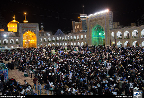  احیاء شب بیست وسوم ماه رمضان در حرم مطهر رضوی / عکس: داوود بهگام / شهرآرا