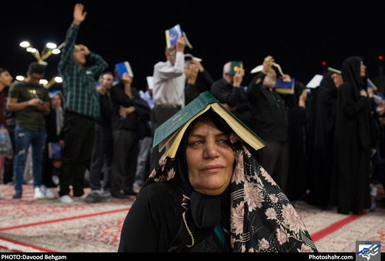  احیاء شب بیست وسوم ماه رمضان در حرم مطهر رضوی / عکس: داوود بهگام / شهرآرا