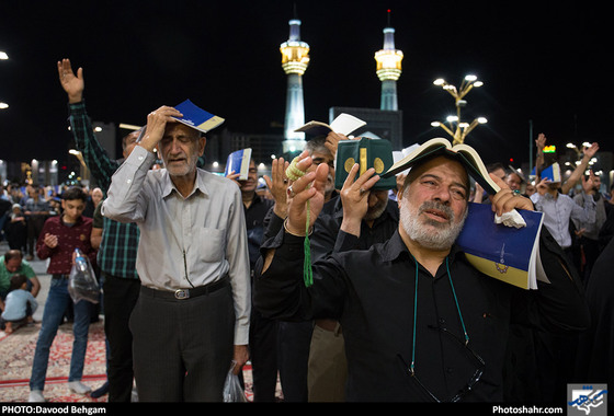  احیاء شب بیست وسوم ماه رمضان در حرم مطهر رضوی / عکس: داوود بهگام / شهرآرا