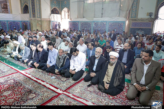 اقامه نماز عید سعید فطر در حرم مطهر رضوی / عکس: محسن بخشنده / شهرآرا