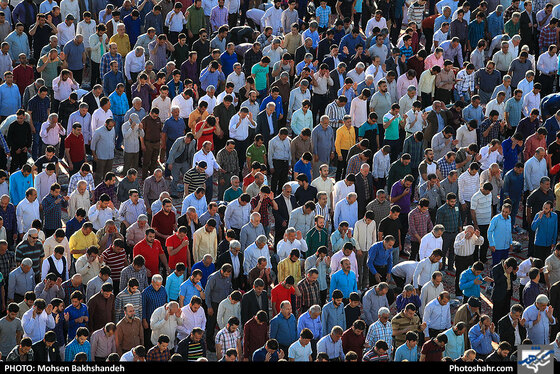 اقامه نماز عید سعید فطر در حرم مطهر رضوی / عکس: محسن بخشنده / شهرآرا