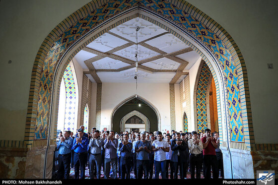 اقامه نماز عید سعید فطر در حرم مطهر رضوی / عکس: محسن بخشنده / شهرآرا