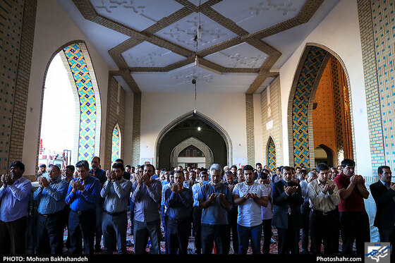 اقامه نماز عید سعید فطر در حرم مطهر رضوی / عکس: محسن بخشنده / شهرآرا