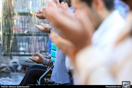 اقامه نماز عید سعید فطر در حرم مطهر رضوی / عکس: محسن بخشنده / شهرآرا