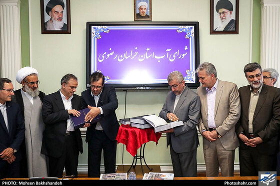 رونمایی از کتاب طرح همیاران آب خراسان رضوی / عکس: محسن بخشنده / شهرآرا