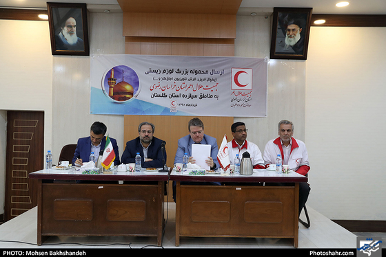 ارسال محموله لوازم زیستی به مناطق سیل‌زده کشور-عکاس: محسن بخشنده/ شهرآرا