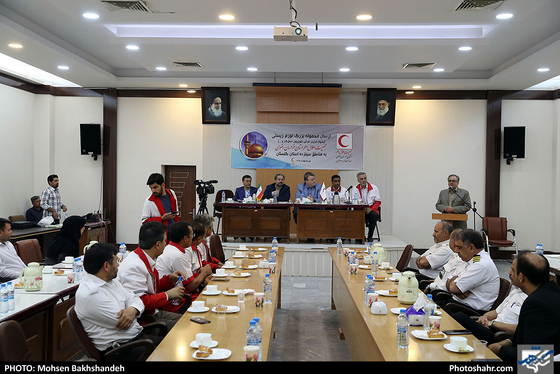 ارسال محموله لوازم زیستی به مناطق سیل‌زده کشور-عکاس: محسن بخشنده/ شهرآرا