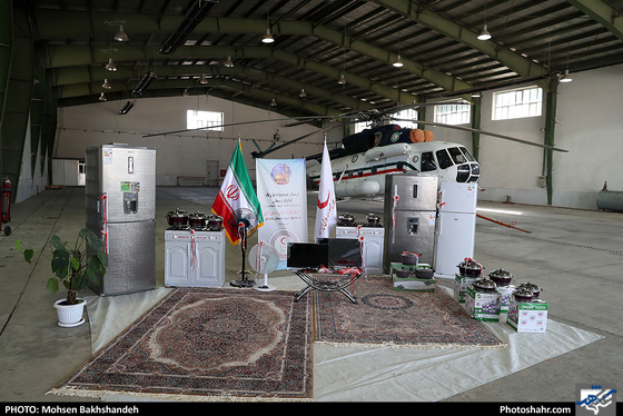 ارسال محموله لوازم زیستی به مناطق سیل‌زده کشور-عکاس: محسن بخشنده/ شهرآرا