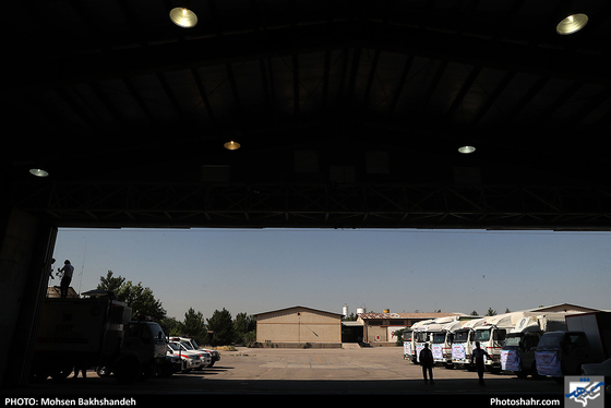 ارسال محموله لوازم زیستی به مناطق سیل‌زده کشور-عکاس: محسن بخشنده/ شهرآرا