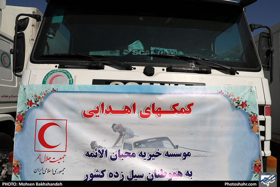 ارسال محموله لوازم زیستی به مناطق سیل‌زده کشور-عکاس: محسن بخشنده/ شهرآرا