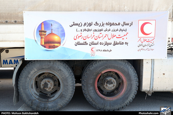 ارسال محموله لوازم زیستی به مناطق سیل‌زده کشور-عکاس: محسن بخشنده/ شهرآرا