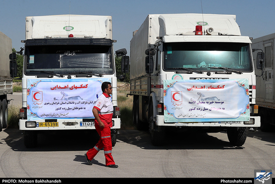 ارسال محموله لوازم زیستی به مناطق سیل‌زده کشور-عکاس: محسن بخشنده/ شهرآرا