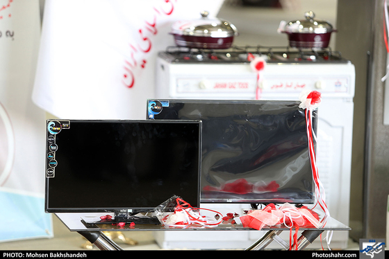 ارسال محموله لوازم زیستی به مناطق سیل‌زده کشور-عکاس: محسن بخشنده/ شهرآرا