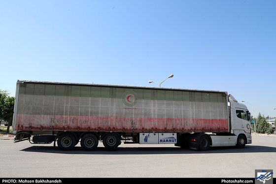 ارسال محموله لوازم زیستی به مناطق سیل‌زده کشور-عکاس: محسن بخشنده/ شهرآرا