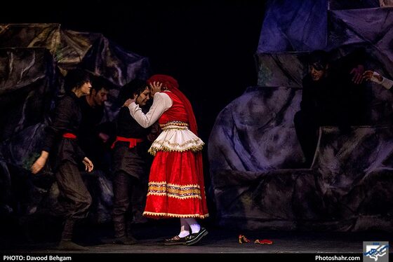 نمایش « عشق جلاد»