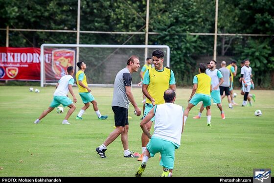 نخستین جلسه تمرین تیم شهرخودرو با حضور یحیی گل محمدی - عکس : محسن بخشنده / شهرآرا
