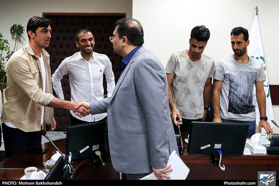 حضور اعضای تیم فوتبال پدیده در جلسه علنی شورای شه ر / عکس: محسن بخشنده / شهرآرا