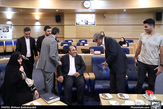 حضور اعضای تیم فوتبال پدیده در جلسه علنی شورای شه ر / عکس: محسن بخشنده / شهرآرا