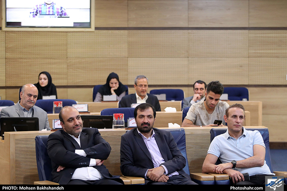 حضور اعضای تیم فوتبال پدیده در جلسه علنی شورای شه ر / عکس: محسن بخشنده / شهرآرا