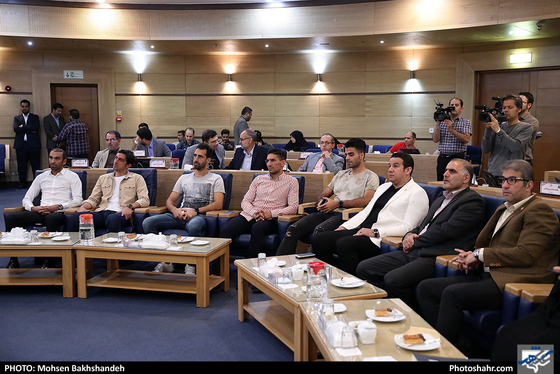 حضور اعضای تیم فوتبال پدیده در جلسه علنی شورای شه ر / عکس: محسن بخشنده / شهرآرا