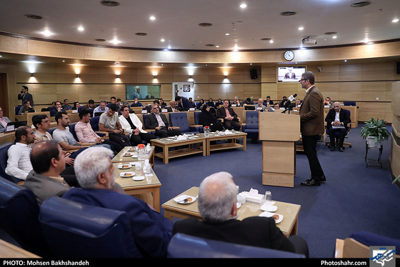 حضور اعضای تیم فوتبال پدیده در جلسه علنی شورای شه ر / عکس: محسن بخشنده / شهرآرا