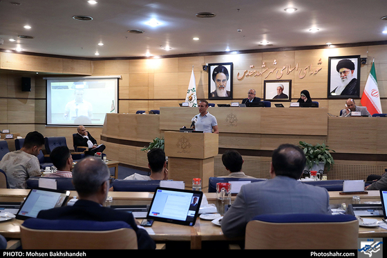 حضور اعضای تیم فوتبال پدیده در جلسه علنی شورای شه ر / عکس: محسن بخشنده / شهرآرا