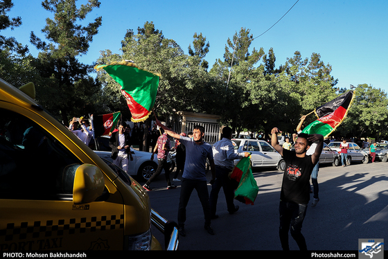 استقبال اهالی گلشهر از بازیکنان تیم ملی جوانان افغانستان -عکاس:محسن بخشنده/ شهرآرا