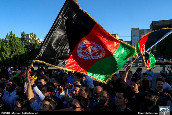 استقبال اهالی گلشهر از بازیکنان تیم ملی جوانان افغانستان -عکاس:محسن بخشنده/ شهرآرا