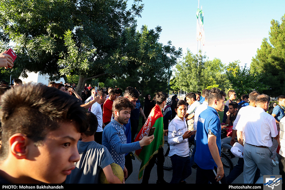 استقبال اهالی گلشهر از بازیکنان تیم ملی جوانان افغانستان -عکاس:محسن بخشنده/ شهرآرا