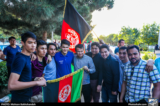 استقبال اهالی گلشهر از بازیکنان تیم ملی جوانان افغانستان -عکاس:محسن بخشنده/ شهرآرا