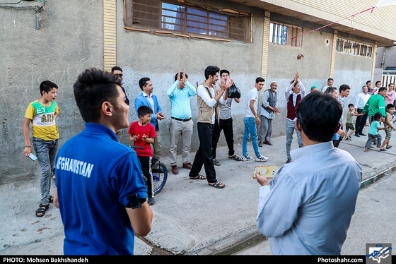 استقبال اهالی گلشهر از بازیکنان تیم ملی جوانان افغانستان -عکاس:محسن بخشنده/ شهرآرا