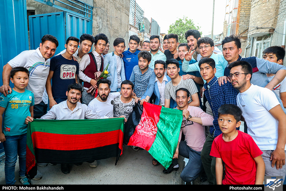 استقبال اهالی گلشهر از بازیکنان تیم ملی جوانان افغانستان -عکاس:محسن بخشنده/ شهرآرا
