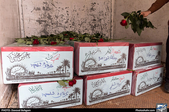 استقبال و طواف 7 شهید دوران دفاع مقدس در مشهد / عکس: داوود بهگام / شهرآرا