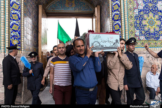 استقبال و طواف 7 شهید دوران دفاع مقدس در مشهد / عکس: داوود بهگام / شهرآرا