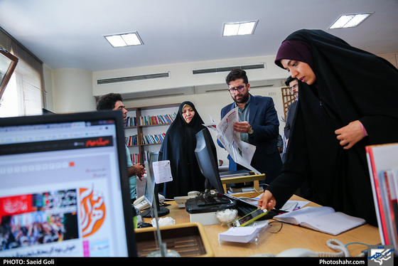بازدید بتول گندمی از موسسه فرهنگی شهرآرا-عکاس: سعید گلی/ شهرآرا