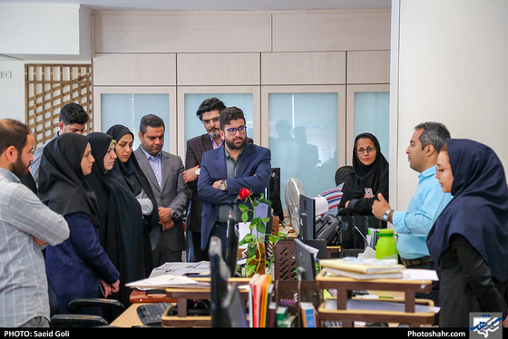بازدید بتول گندمی از موسسه فرهنگی شهرآرا-عکاس: سعید گلی/ شهرآرا