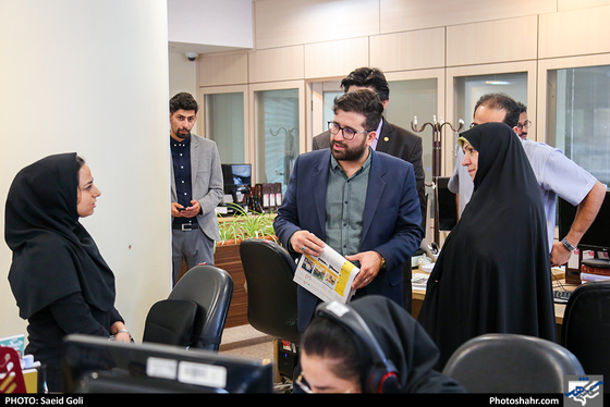 بازدید بتول گندمی از موسسه فرهنگی شهرآرا-عکاس: سعید گلی/ شهرآرا