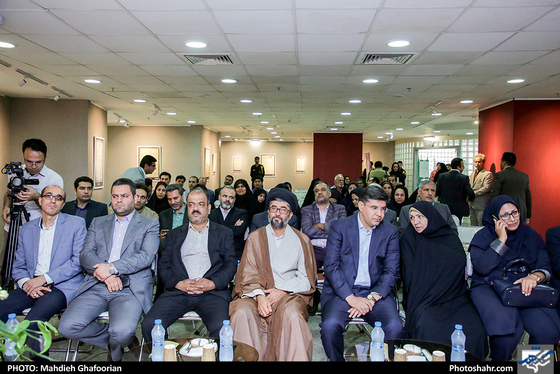  رونمایی و معرفی 